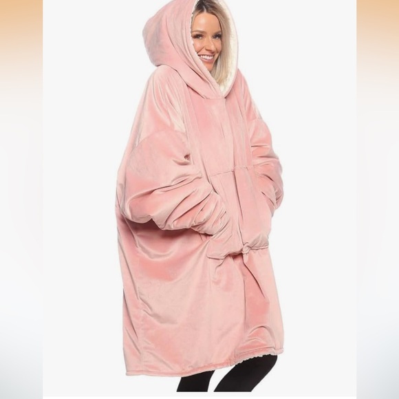 Comfy Pink Hooded Robe - Picture 2 of 8